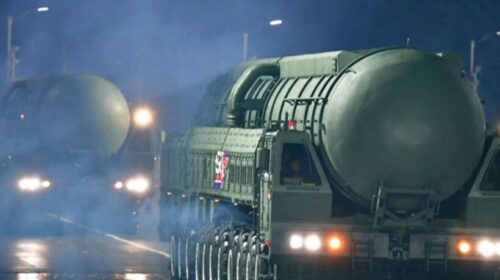 “Sistemi më i fuqishëm bërthamor strategjik”, koreanët zbulojnë në paradën ushtarake raketën e re balistike