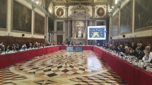(VIDEO) Komisioni i Venedikut: Ndryshime kushtetuese për mandatin e prokurorit