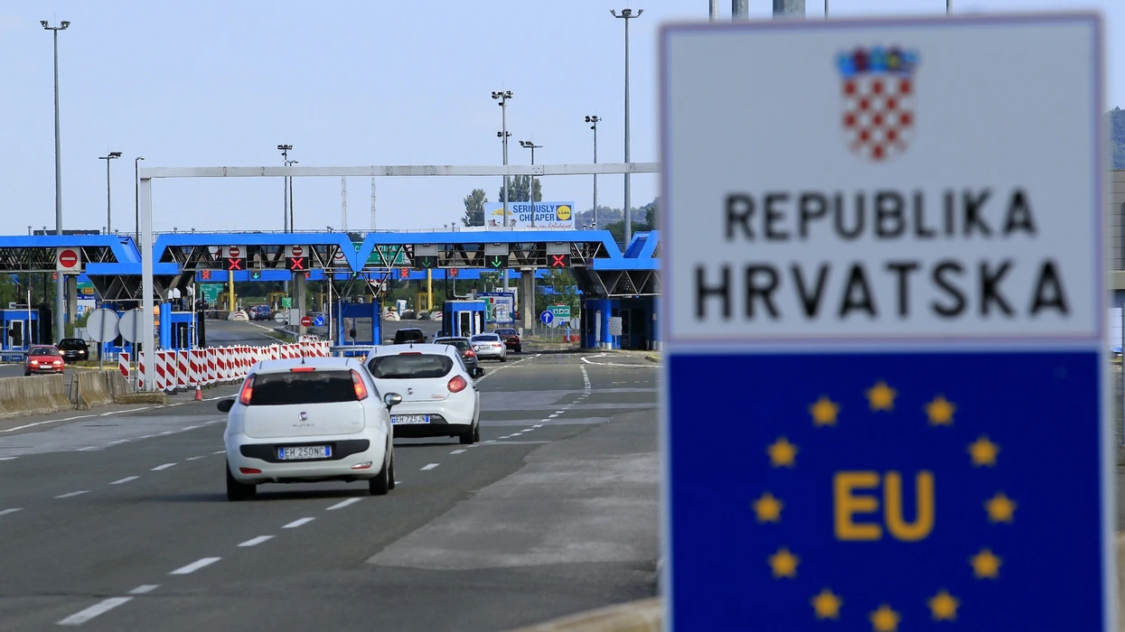 Rregulla të reja në kufirin me Kroacinë: Do të ketë korsi të ndara hyrjeje dhe daljeje edhe për udhëtarët nga Maqedonia
