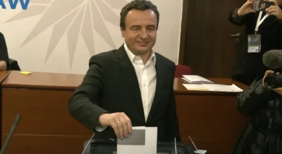 Zgjedhjet në Kosovë, voton Albin Kurti: I ftoj qytetarët të bëhen palë të interesuara në zgjidhjen e problemeve
