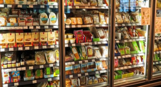 Franca ndalon hedhjen e ushqimit, detyron supermarketet ta japin për njerëzit në nevojë