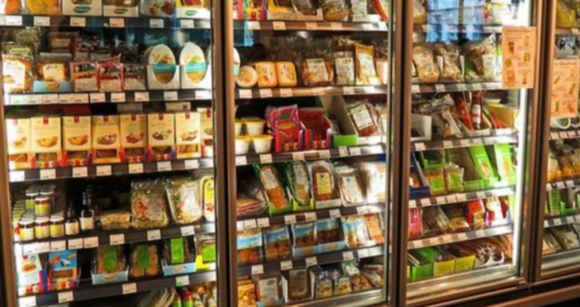 Franca ndalon hedhjen e ushqimit, detyron supermarketet ta japin për njerëzit në nevojë