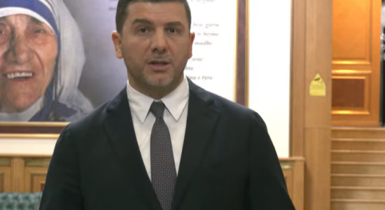 Krasniqi: Ky është fundi i një mashtrimi politik, epoka e Albin Kurtit ka marrë fund
