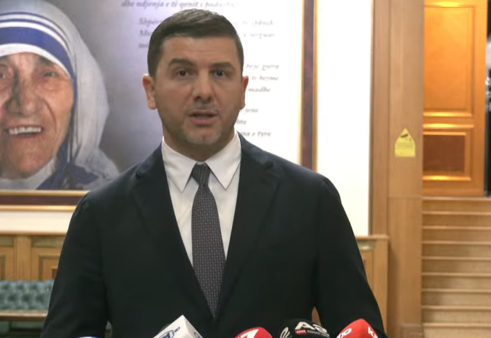 Krasniqi: Ky është fundi i një mashtrimi politik, epoka e Albin Kurtit ka marrë fund