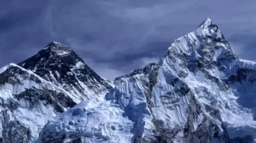 Gati 1 mijë njerëz të bllokuar në malin e Everest