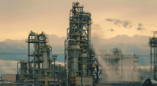 Rafineritë indiane tërhiqen nga nafta ruse – rritet frika nga sanksionet amerikane