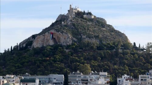 Aktivistët grekë ngritën flamurin palestinez në majën e malit Likabet në Athinë