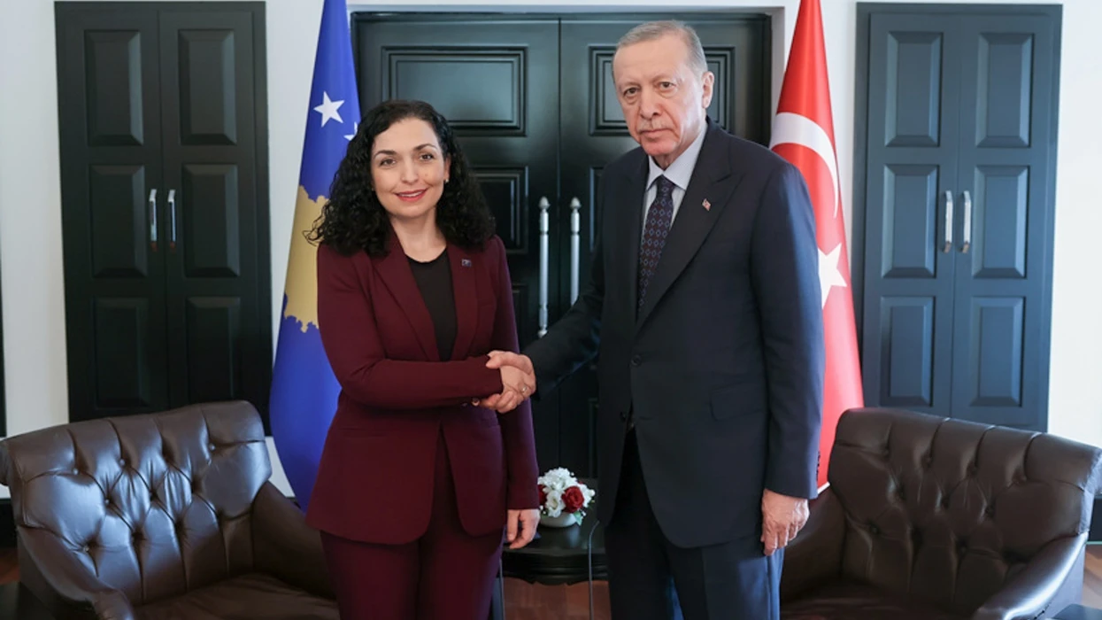 Osmani reagon pas deklaratës së Vuçiqit: Turqia po ndihmon në mbrojtjen e paqes, jo në destabilizim