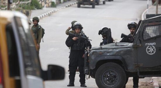 Izraelitët dhe kolonët që kanë uzurpuar tokat palestineze, vazhdojnë të armatosen