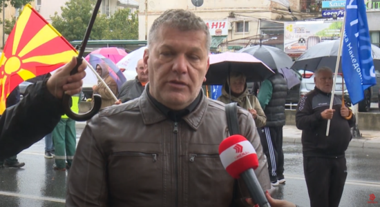(VIDEO) Të punësuarit e “Florakom” dhe “Luna” sot sërish protestuan