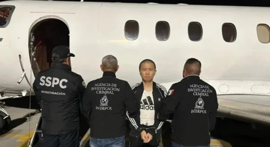 Arrestohet një nga të arratisurit më të kërkuar në botë – ekstradohet në SHBA
