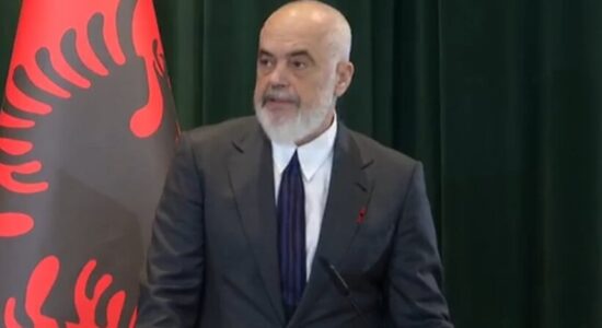 “S’ka sukses, pa mbështetje!”/ Rama në krah të Ursula von der Leyen: U rikthye në Tiranë e palëkundur…