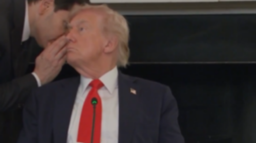 “Marrëveshja është arritur” – Çasti kur Rubio i pëshpërit lajmin Trumpit në vesh