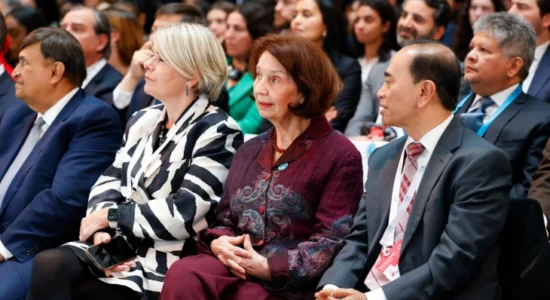 Siljanovska Davkova në Forumin paqësor të Parisit: Presim diskutime që do të kontribuojnë drejt zgjidhjes së sfidave më urgjente globale