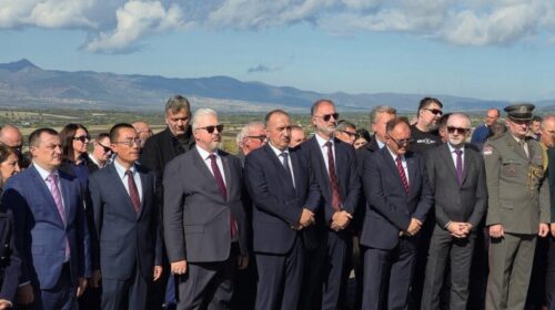 BDI: Sindromin e Gazimestanit VLEN e manifestoi me Ambasadorin Rus dhe rusofilin Stoilkoviq
