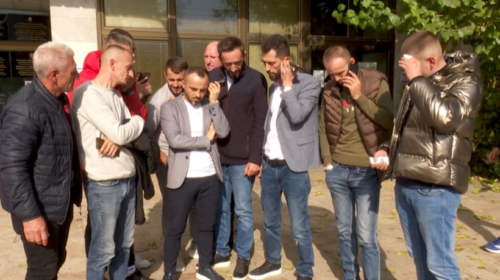 (VIDEO) Shqiptarët e Çashkës mblidhen para KSHZ-së, Shaqiri: Do të jemi zëri i gjithë qytetarëve