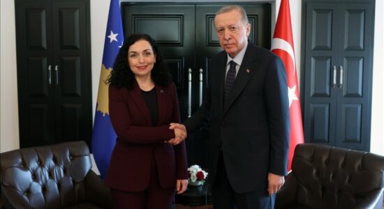 Erdogan shënon 102-vjetorin e Republikës Turke, zotohet të mbrojë unitetin, pavarësinë dhe forcën e kombit