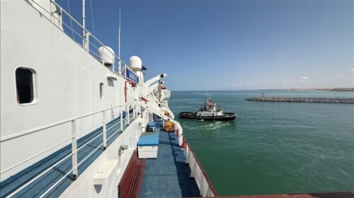 “Anija e Mirësisë” e 17-të e Turqisë me ndihma për Gazën mbërrin në portin Al-Arish të Egjiptit