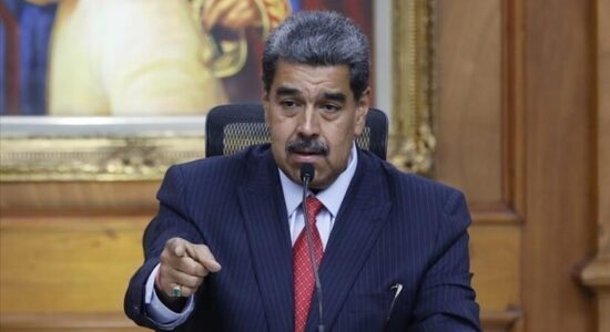Presidenti i Venezuelës paralajmëron se do t’u heqë shtetësinë personave që mbështesin “pushtimin amerikan”