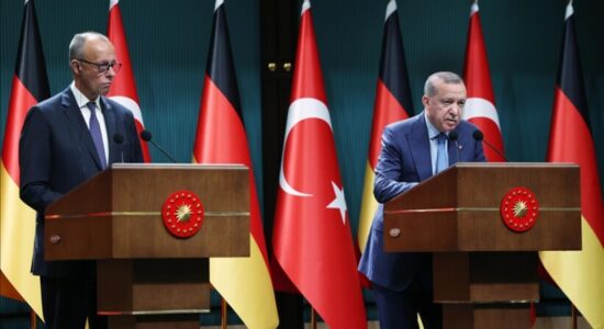 Erdogan-Merzit: Hamasi nuk ka armë bërthamore, Izraeli ka dhe i përdori dje në Gaza, a s’po e sheh Gjermania gjenocidin?
