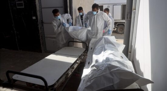 Izraeli kthen trupat e 30 palestinezëve në Gaza