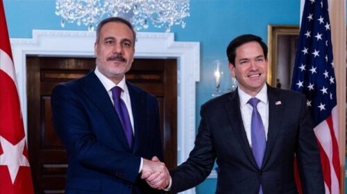 Shefi i diplomacisë turke dhe sekretari amerikan i shtetit diskutojnë armëpushimin në Gaza