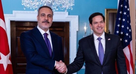 Shefi i diplomacisë turke dhe sekretari amerikan i shtetit diskutojnë armëpushimin në Gaza