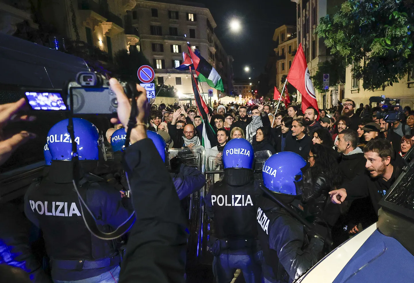 Policia përleshet me protestuesit propalestinezë në Romë