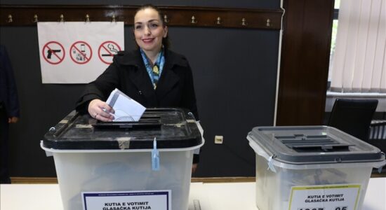 Zgjedhjet lokale në Kosovë, voton presidentja Osmani