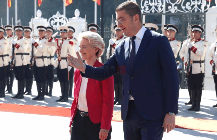 Kryeministri Mickoski do ta presë kryetaren e KE-së, Ursula fon der Lajen