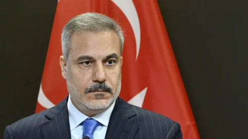 Ministri i Jashtëm turk merr pjesë në takimin Trump-Sharaa në Shtëpinë e Bardhë