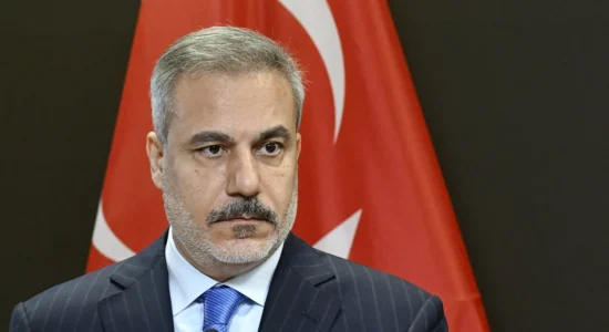 Ministri i Jashtëm turk merr pjesë në takimin Trump-Sharaa në Shtëpinë e Bardhë