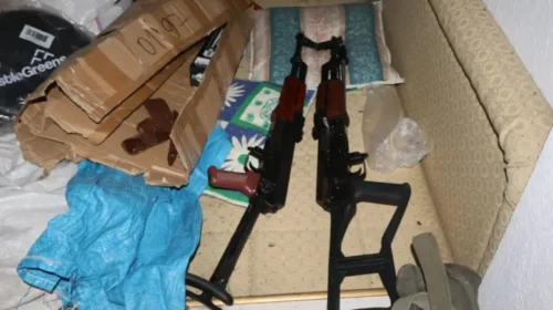 Bastisje në rajonin e Ohrit, gjenden drogë, armë dhe municion, një person është privuar nga liria, pason parashtresa