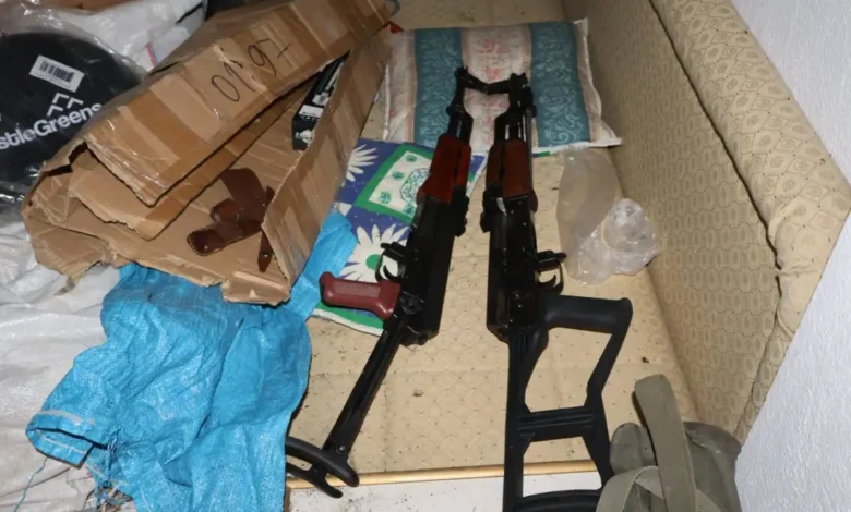 Bastisje në rajonin e Ohrit, gjenden drogë, armë dhe municion, një person është privuar nga liria, pason parashtresa