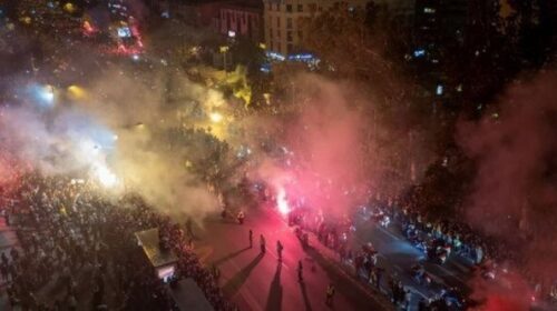 (VIDEO) Protesta masive në Novi Sad, mijëra njerëz mblidhen në 1 vjetorin e tragjedisë