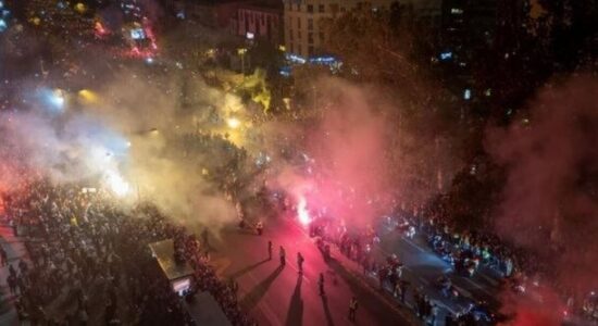(VIDEO) Protesta masive në Novi Sad, mijëra njerëz mblidhen në 1 vjetorin e tragjedisë