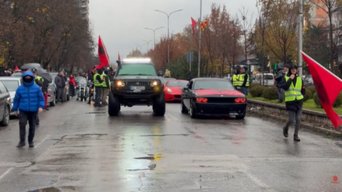 (VIDEO) Marsh feste për Ditën e Flamurit në Shkup