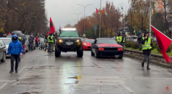 (VIDEO) Marsh feste për Ditën e Flamurit në Shkup