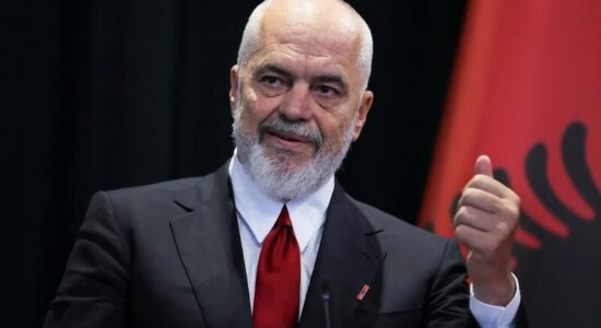 Rama uron Ditën e Alfabetit: Fjala shqipe vazhdon të ndërtojë historinë e një kombi