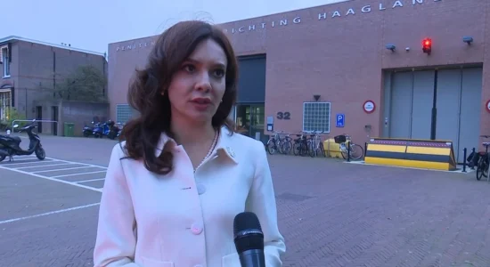 Elisa Spiropali viziton Thaçin në Hagë: Urojmë drejtësi historike, jo padrejtësi