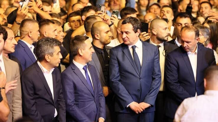 Kurti: Miqtë e mi Izeti e Bilalli fituan për shkak se kishin projekte konkrete dhe punë të ndershme