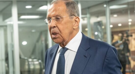 Lavrov: Rusia do të kryejë teste bërthamore nëse një shtet tjetër i fuqishëm i përsërit ato