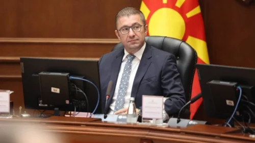 Takim i kryeministrit Mickoski me nënkryetarin e BEI-së, Robert De Grot dhe nënshkrim i marrëveshjes për bashkëpunim