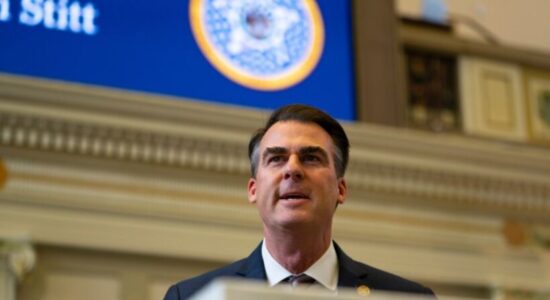 Guvernatori i Oklahomës fal të dënuarin me vdekje pak para injektimit