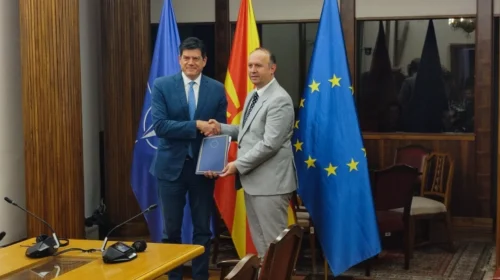 Ambasadori evropian Rokas e prezantoi në Kuvend raportin për përparimin e vendit drejt BE-së