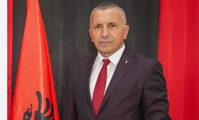 Kamberi: Serbia e ndalon me ligj përdorimin e flamurit kombëtar shqiptar