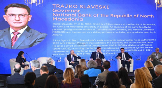 Sllaveski në Tiranë: Ndjekim politikën monetare të kujdesshme dhe jemi të përgatitur t’u përgjigjemi të gjitha rreziqeve të mundshme