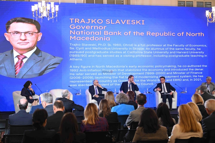 Sllaveski në Tiranë: Ndjekim politikën monetare të kujdesshme dhe jemi të përgatitur t’u përgjigjemi të gjitha rreziqeve të mundshme