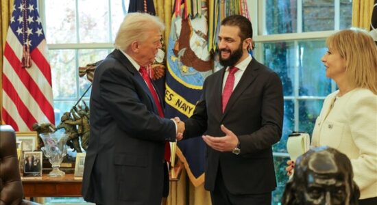 Presidenti sirian Sharaa takohet me homologun amerikan Trump në Shtëpinë e Bardhë