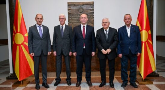 Gashi takon ish-kryetarët e Kuvendit, propozohet krijimi i këshillit joformal për shkëmbim të ideve